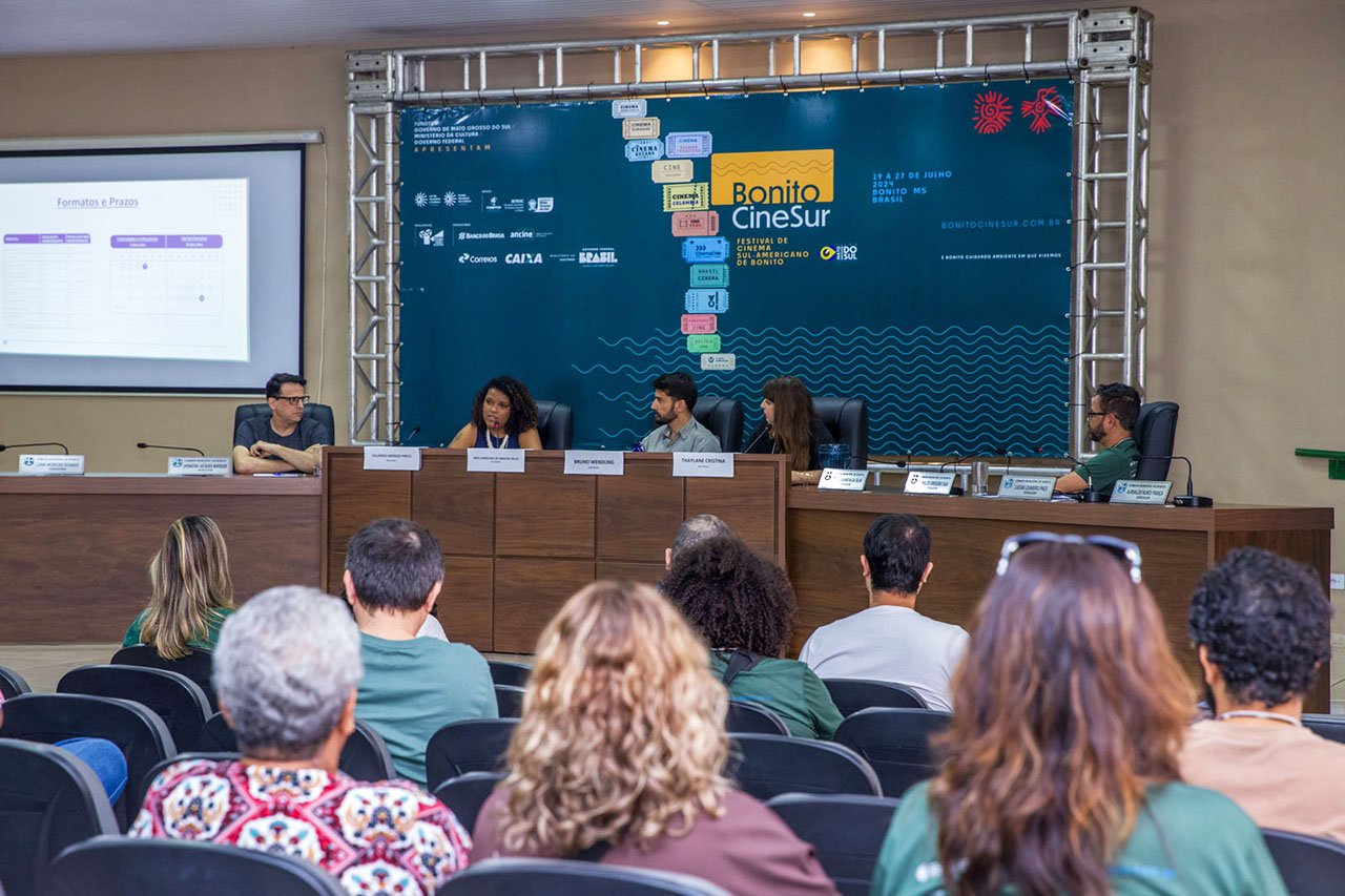Veja fotos do 3º dia do Festival Bonito CineSur