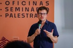 2025-07-31-seminario-mesa-narrativas-desafios-2
