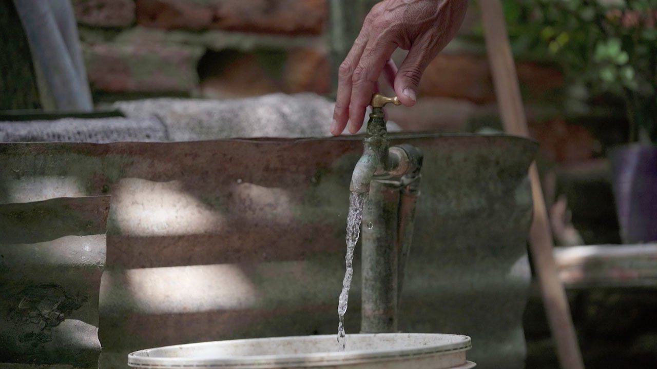 Por la tierra Por la tierra