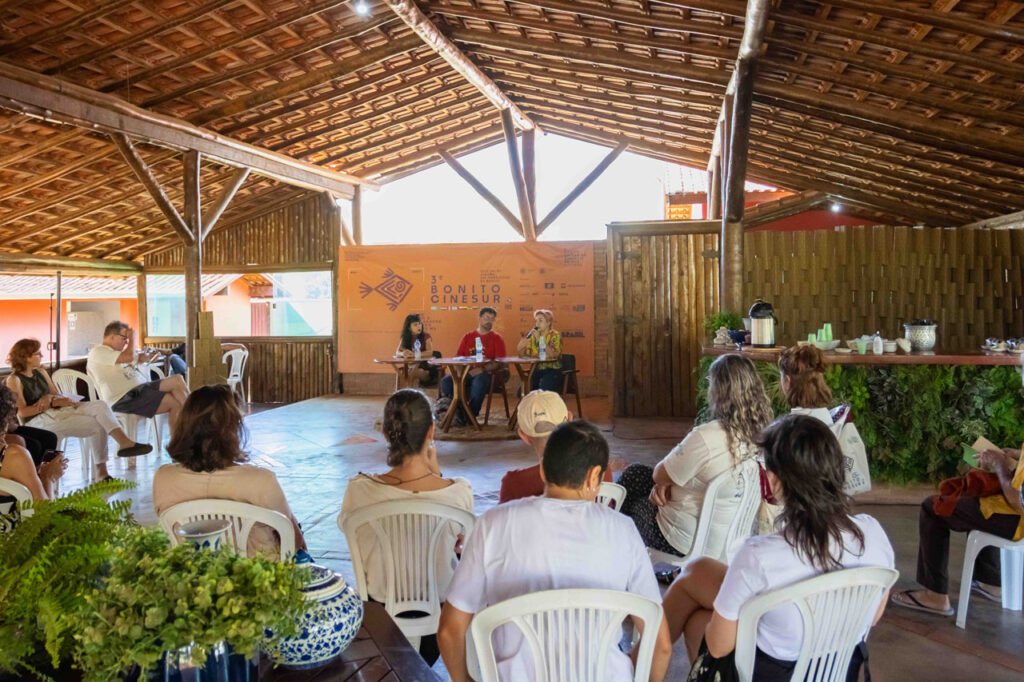 Confira as fotos do Cine Debate (27/07)