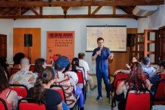 2025-07-31-seminario-mesa-narrativas-desafios-13