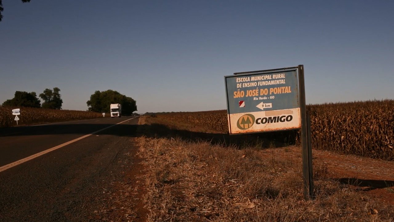 Sobre a cabeça os aviões Sobre a cabeça os aviões