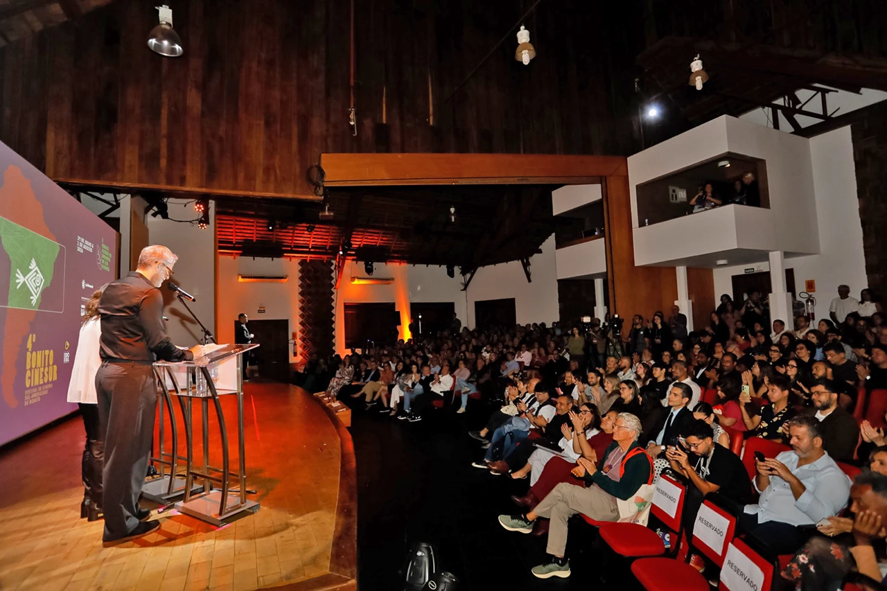 Bonito CineSur abre 4ª edição com homenagem à Paulina García e apresentação de Reynaldo Gianecchini Bonito CineSur abre 4ª edição com homenagem à Paulina García e apresentação de Reynaldo Gianecchini