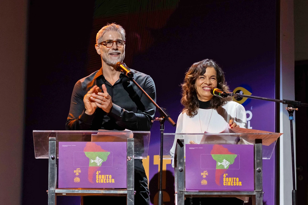Bonito CineSur abre 4ª edição com homenagem à Paulina García e apresentação de Reynaldo Gianecchini Bonito CineSur abre 4ª edição com homenagem à Paulina García e apresentação de Reynaldo Gianecchini