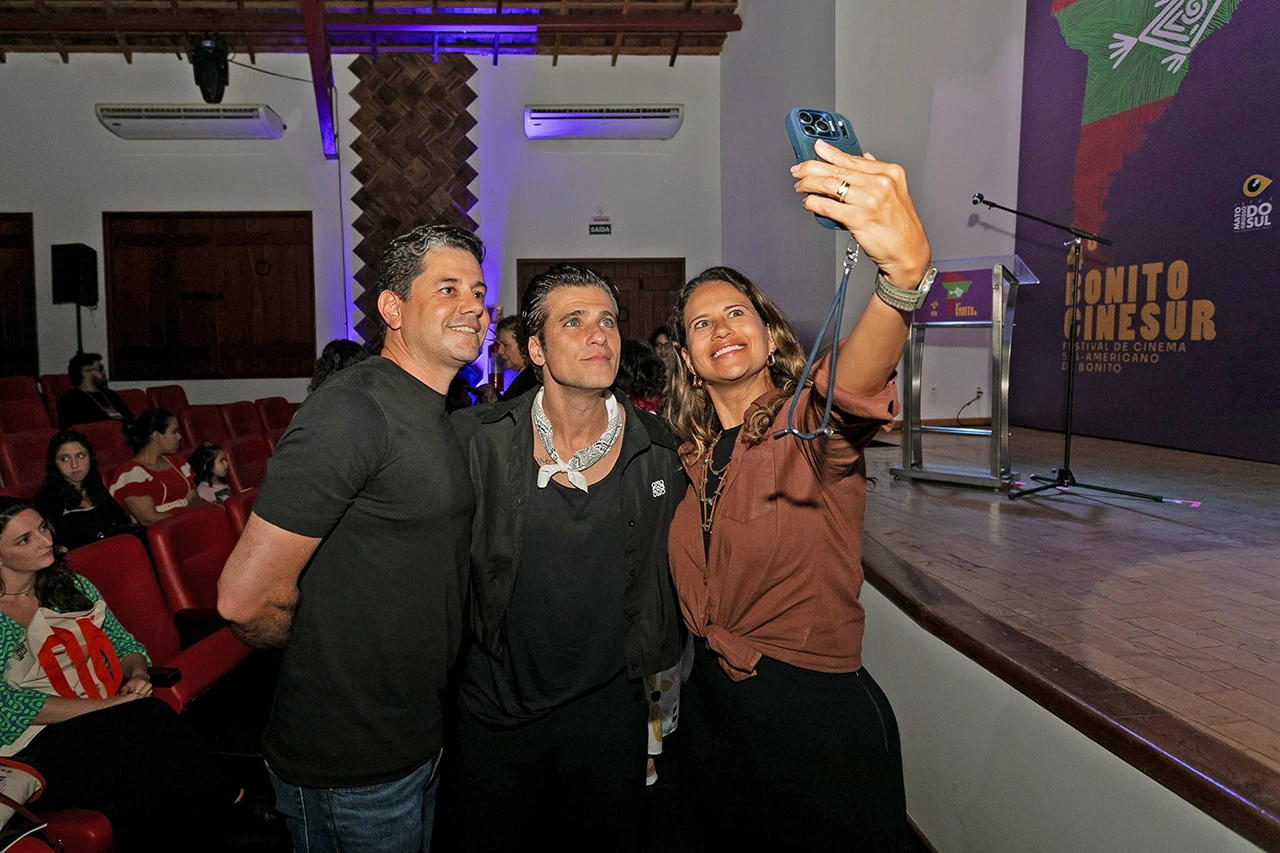 Bruno Gagliasso e Aurélio Michiles falam sobre "Honestino" em pré-estreia no Bonito CineSur