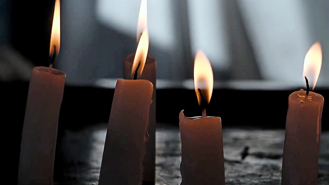 Sob o Manto e a Luz